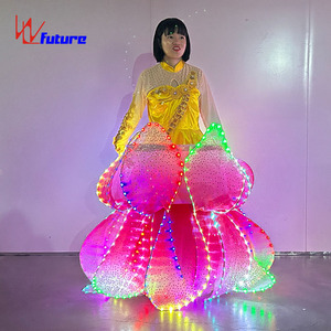 Robe de performance d'ouverture LED de haute <span class=keywords><strong>couture</strong></span> futuriste, danse de salon, tenue de soirée avec un design de pétales qui brillent dans le noir - Product Image 6