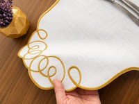 Sets de table en coton et lin brodés à la main avec bord festonné, doux, élégants et luxueux pour les mariages et les fêtes