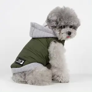 Köpek giysileri özel kapüşonlu yelek renk kodlu peluş rüzgar geçirmez Pet giysi kış pamuklu ceket yavru köpek ceket