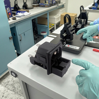 Ventes spécialisées et fourniture de prises de courant, y compris les types médicaux et IEC avec des options à double usage de 250V 10A avec fusibles.