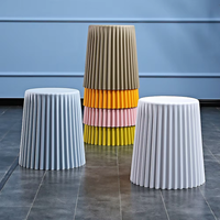 Tabouret en plastique de style nordique pour la maison, tabouret de balcon et de salle de bain, chaise de salle à manger d'Europe du Nord, panier de rangement en plastique