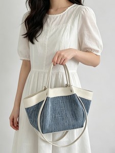 Nouveau sac fourre-tout décontracté pour femme en cuir de vachette véritable et denim, style coréen moderne et simple, avec empiècements contrastants et grande capacité, idéal pour l'été. - Product Image 2