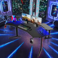 Bureau de jeu moderne en forme de grande aile Bureau de jeu ergonomique en fibre de carbone Table de jeu RVB pour les joueurs de bureau à domicile
