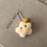 Porte-clés étoile et lune mignon et moelleux avec clochette, pendentif de sac doux et duveteux, breloque en peluche Kawaii, cadeau adorable pour filles, accessoires de sac à dos