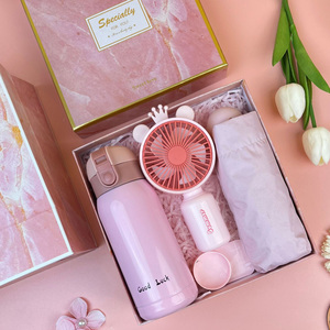 Coffret Cadeau Promotionnel 3-en-1 IStapromo : Bouteille Isotherme, Parapluie et Ventilateur – Personnalisable avec Logo pour Entreprise - Product Image 1