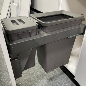 Cubo de Basura Extraíble Moderno y Ecológico para Cocina, con Construcción de Plástico, para Gabinetes de Cocina - Product Image 1