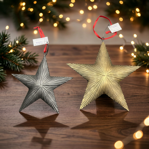Adorno Navideño Metálico con Estrella en Relieve Hecho a Mano por Sonnet Decor, Decoración Colgante de Hierro con Diseño Duradero - Product Image 1