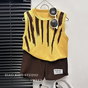 Nieuwe Stijl Zomer Jongens Casual Print Tweedelig Set Koreaanse Versie Pak Met Modieus Briefjack Vest En Korte Broek Voor Kinderen