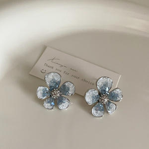 Boucles d'oreilles clous élégantes en cristal bleu <span class=keywords><strong>dégradé</strong></span> avec nœud papillon et fleur, accessoires polyvalents pour toutes les saisons, cadeaux pour femmes - Product Image 6