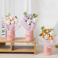 Bouquet de fleurs en tricot miniature fait main avec LED, fleurs au crochet pour la fête des mères, la remise des diplômes, la Saint-Valentin, cadeau pour enfants