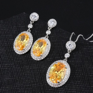 Venta al por mayor de fábrica: Conjunto de pendientes y collar de circonita cúbica amarilla de 8*12mm con engaste ovalado chapado en oro y cobre, ecológico y de moda. - Product Image 3
