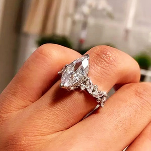 Anello di Fidanzamento con Zircone Taglio Marquise per Donne, Elegante Gioiello da Sposa alla Moda - Product Image 4