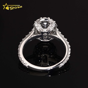 Anillo de Compromiso de Oro Sólido de 10k, 14k, 18k con Diamante Cultivado en Laboratorio de Forma Ovalada, Certificado IGI, Diseño Halo - Product Image 3