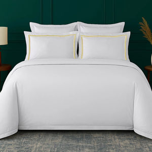 Funda de Almohada con Borde de Cuentas Verdes |   Funda de Cojín de Calidad Premium, Detalle de Borde con Cuentas Hechas a Mano, Diseño Elegante en Verde - Product Image 1