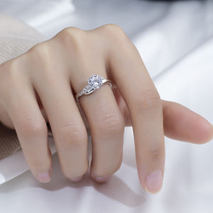 Bague en argent sterling 925 avec diamant de laboratoire taille ronde Messi Jewelry MSR-1752 - Product Image 5