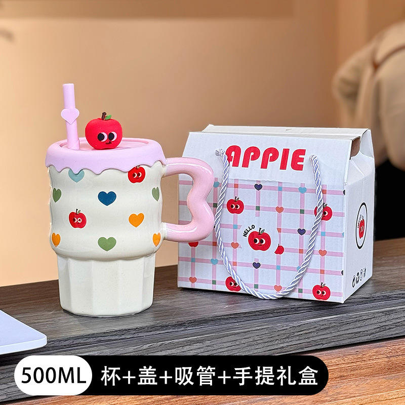 Boîte cadeau avec couvercle en forme de cœur pour tasse Apple, paille incluse.