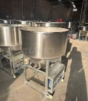 Mélangeur et broyeur automatique d'aliments pour animaux de ferme de 50 kg, machine verticale de mélange d'aliments pour animaux