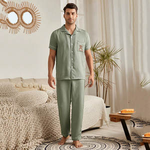 Vente en gros de pyjamas pour hommes en polyester à manches courtes, deux pièces, motif <span class=keywords><strong>ours</strong></span>, vêtements décontractés pour la maison - Product Image 1