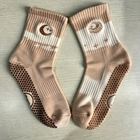 Chaussettes de yoga et de Pilates en coton doux pour femmes, chaussettes antidérapantes, chaussettes à adhérence antidérapante pour l'entraînement en studio