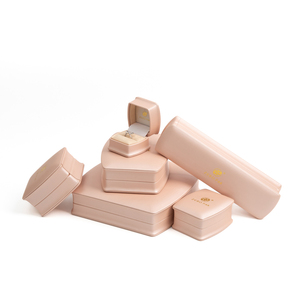 กล่องใส่เครื่องประดับหนัง PU โค้งมน ดีไซน์หรูหรา ยี่ห้อ Zebo  พร้อมบริการสกรีนโลโก้และปรับแต่งสีบรรจุภัณฑ์ สำหรับแหวนแต่งงานและแหวนหมั้น - Product Image 2