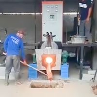 Installation personnalisée four de fonte de fer en acier équipement de four de fusion à induction pour la ferraille de cuivre et de zinc