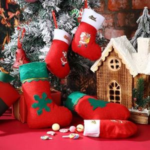 Calcetines Colgantes para Chimenea, Rojos, de Tela No Tejida, Calcetines Navideños de Fieltro Personalizados - Product Image 1