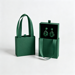 Boîte à bijoux élégante à porter à la main avec poignée en ruban vert, boîte cadeau en papier avec logo personnalisé pour emballage de bijoux et de boucles d'oreilles - Product Image 4