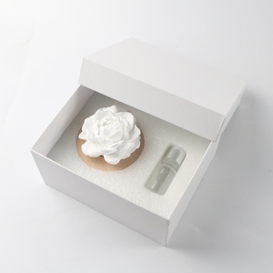 Ambientador de yeso aromático de cerámica a base de madera perfumado hecho a mano en stock, fragancia para el hogar, difusor de aceite esencial de flor de porcelana - Product Image 3