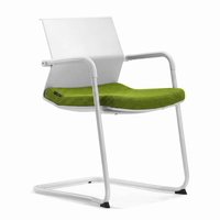Chaise ergonomique à dossier en plastique, assise rembourrée en tissu, base en métal, accoudoirs fixes, empilable, pour écoles et entreprises