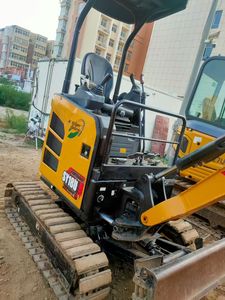 Mini-excavatrice sur chenilles Sany SY18U d'occasion, 1,8 tonne, avec pompe à roulement et engrenage d'origine, modèle 2023, pour travaux agricoles et de construction - Product Image 2