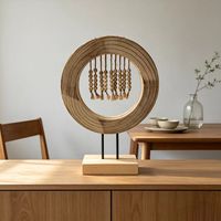 Anneau rond sculpté à la main en bois massif, décoration de table Wabi Sabi avec perles en bois et pompon, finition naturelle lavée