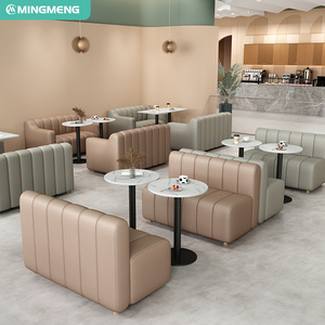 Ensemble de mobilier de café moderne et minimaliste avec banquettes rembourrées beige et gris et tables à plateau en marbre - Product Image 2