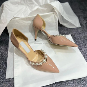 รองเท้าส้นสูงหัวแหลมหนังสิทธิบัตรของผู้หญิงรองเท้าส้นสูงแบบมีสายรัดมุกจากนักออกแบบคุณภาพสูงพร้อมพื้นรองเท้าหนังแท้ - Product Image 3