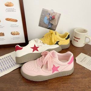 Baskets plateforme rétro américaines pour femmes, motif étoile, style niche, chaussures décontractées blanches pour étudiantes, usage quotidien, transfrontalières, collection automne - Product Image 2