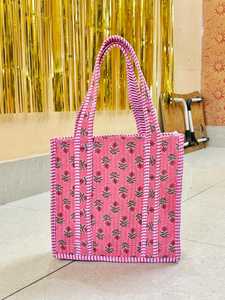 Sac fourre-tout matelassé en coton à imprimé floral, avec volants, fait main, pour le voyage, la plage, le marché, le quotidien, ou comme cadeau - Product Image 2