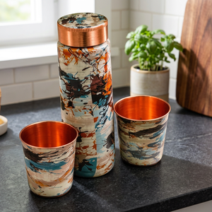 Termo moderno de cobre con diseño abstracto, botella de agua con doble pared aislante y tazas a juego para uso doméstico. - Product Image 1