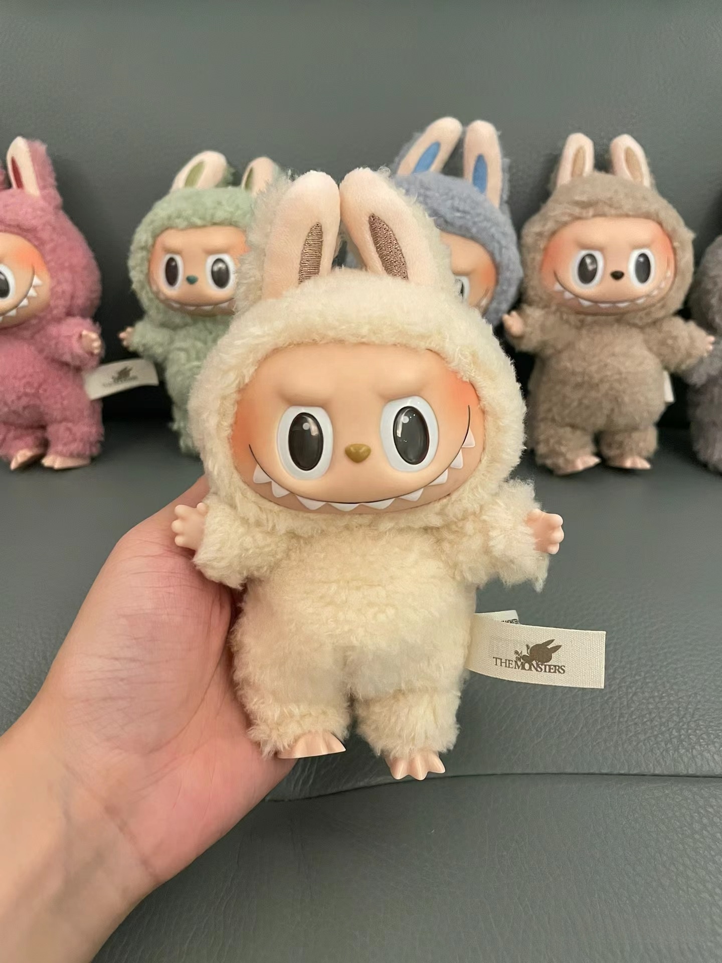 PopMart Labubu V1モンスターハートエキサイティングなマカロン