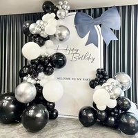 Ensemble de guirlandes de ballons noirs et blancs pour fête d'anniversaire avec arche et arrangement mural pour décorations festives
