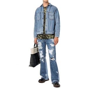 Vaqueros de mezclilla azules de moda para hombre, corte bootcut, desgastados, con parches y salpicaduras de pintura, rasgados y acampanados - Product Image 2