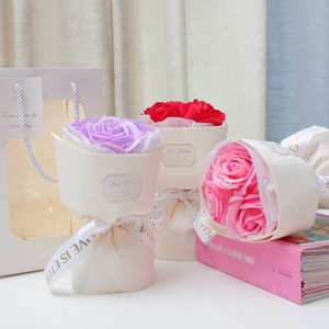 Set Regalo Bouquet <span class=keywords><strong>di</strong></span> <span class=keywords><strong>Rose</strong></span> Rosse con Etichetta <span class=keywords><strong>di</strong></span> <span class=keywords><strong>Auguri</strong></span> Ideale per San Valentino, Anniversario, Festa della Mamma, Decorazione per Feste, Fiori Artificiali - Product Image 5