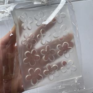 แม่พิมพ์คุกกี้รูปดอกไม้ 12 หลุม แม่พิมพ์ซิลิโคนสำหรับตกแต่งเค้กรูปดอกไม้ - Product Image 1