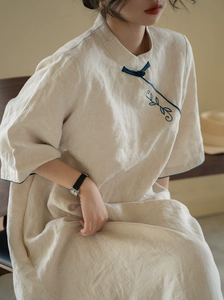 Vintage mới Trung Quốc phong cách sửa đổi sườn xám của phụ nữ cotton-Linen Midi thêu nghệ thuật Retro qipao đồng bằng nhuộm Ăn mặc - Product Image 4