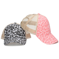 Gorra trucker unisex con logo personalizado, transpirable, de malla y lona, estilo béisbol, con cierre cruzado ajustable, ideal para el sol de verano.