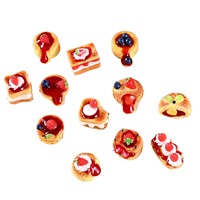 Miniature de gâteau simulé à la crème de fraise, myrtille et matcha, en résine peinte, pour accessoires de bijoux DIY et ornements de maison de poupée
