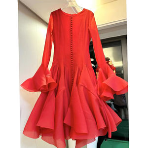 Женское однобортное платье с оборками - Product Image 1