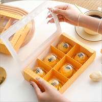 Boîtes d'emballage pour cupcakes de luxe de couleur jaune avec logo personnalisé 4 6 trous Boîte d'emballage en papier pour muffins de boulangerie avec insertion
