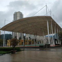 Structure de toit en membrane PVDF haute résistance pour terrains de sport, auvent anti-rouille et imperméable pour aires de jeux extérieures et stades