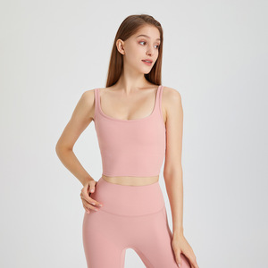 Débardeur court de yoga pour femme à double bretelle fine et dos en U, avec coussinets intégrés, ultra doux, à maintien léger, idéal pour le Pilates, la gym et le fitness - Product Image 1