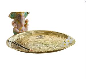 <span class=keywords><strong>Petite</strong></span> assiette à collation <span class=keywords><strong>en</strong></span> <span class=keywords><strong>fer</strong></span> de style classique pour le thé de l'après-midi et le stockage de bijoux Porte-gobelet isolé et plateau <span class=keywords><strong>en</strong></span> verre à vin pour les fêtes - Product Image 1