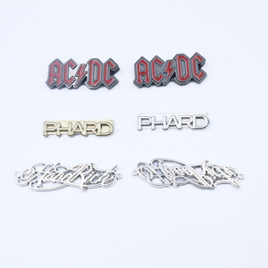 공장 새로운 디자인 브랜드 사용자 정의 금속 편지 로고 라벨 장식 모자 신발 가방 의류 금속 로고 라벨 태그 이름 플레이트 - Product Image 3